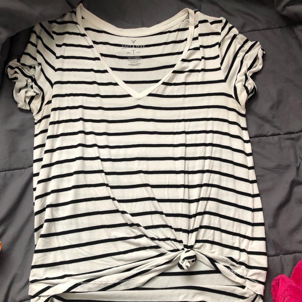 American eagle v neck